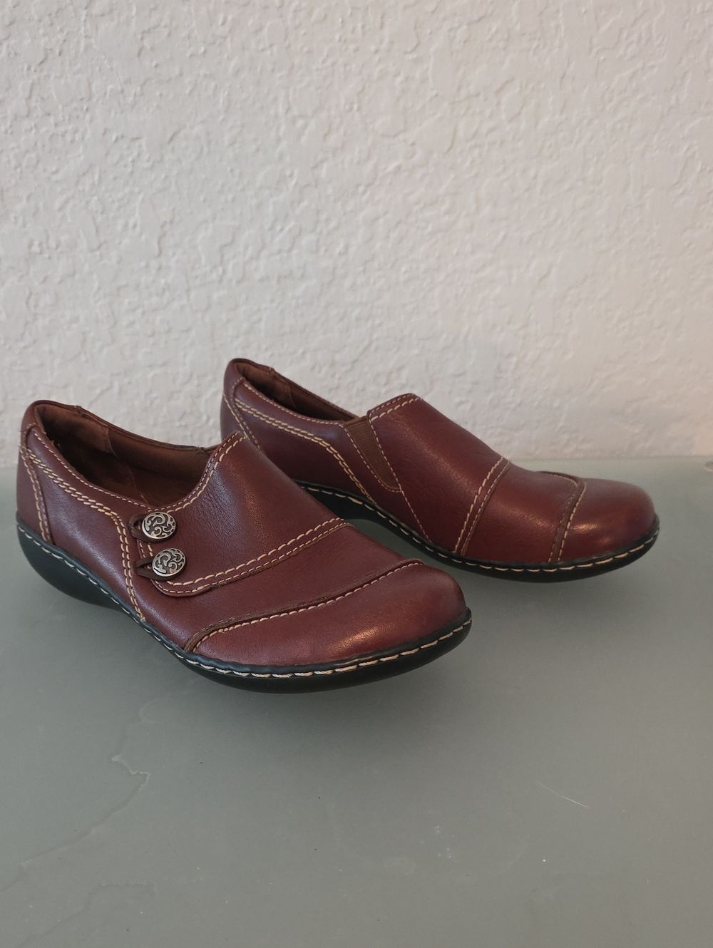Clarks Burgundy Leather Slip-On Loafers Size 7.5